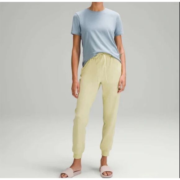 Lululemon Stretch High Rise Women's Jogger Pant Finch Yellow Size 4 Workout - Picture 1 of 6